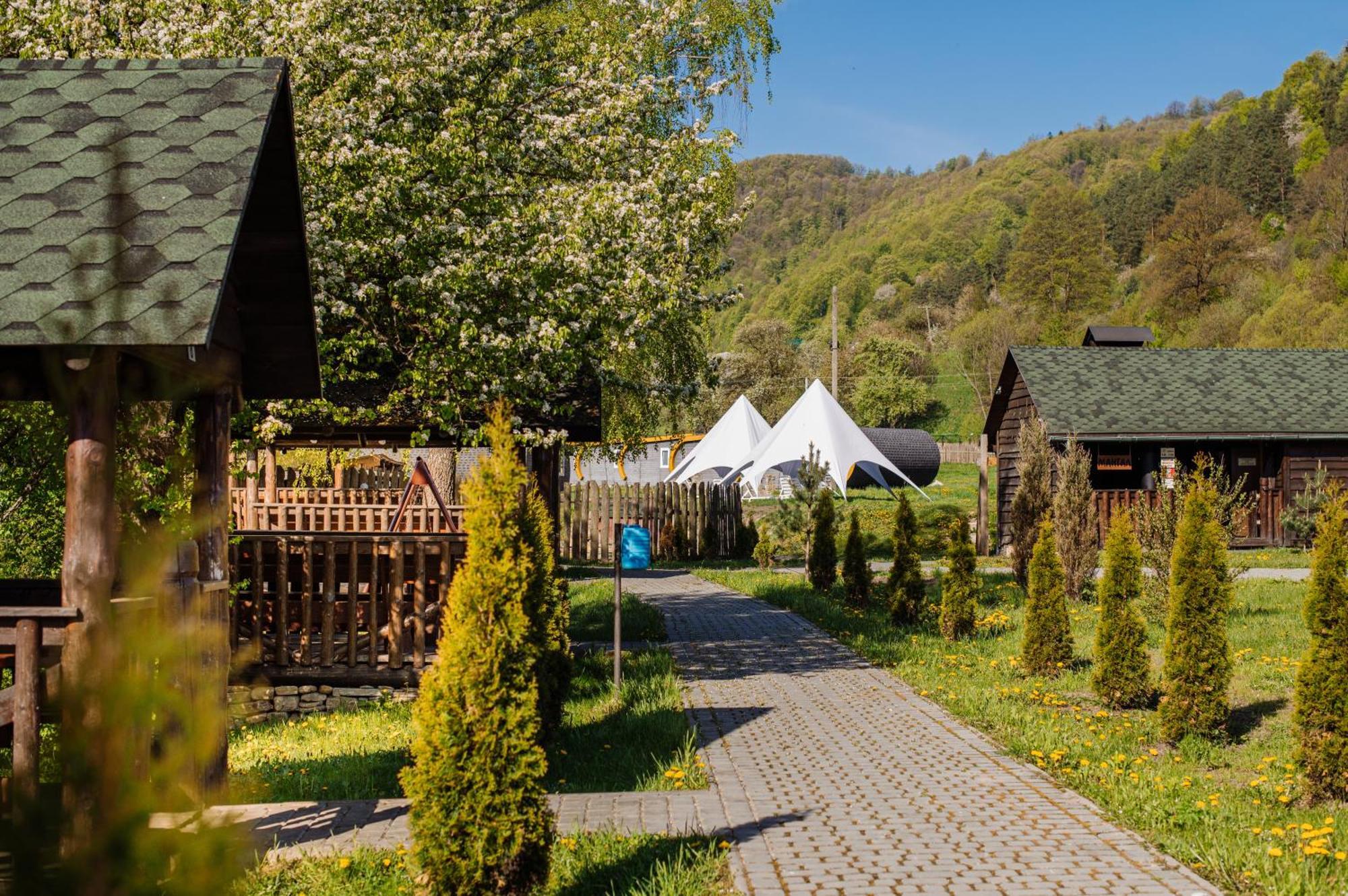 Рибничанка Hotel Skhidnytsia ภายนอก รูปภาพ
